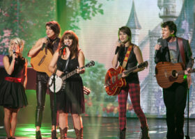 Ingrid St-Pierre, Sophie Beaudet, Lisa LeBlanc, Salomé Leclerc et Patrice Michaud