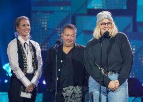 Premier Gala de l'ADISQ 2017 - Safia Nolin, gagnante du Félix pour l'Album de l'année - Réinterprétation